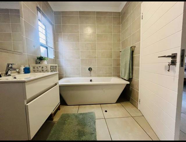 3 BEDROOM APARTMENT FOR SALE IN BLYDE RIVERWALK ESTATE